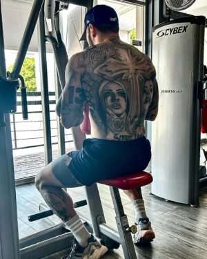 Esteban Martínez Instagram - Seguimos firmes 🔨