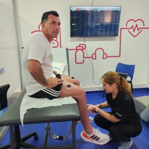 Esteban Paredes Instagram - Agradezco mucho a todo el equipo de Astra Sport por invitarme al circuito de evaluación deportiva, para ver cómo están mis condiciones físicas y motoras. 
Les recomiendo @Clinica_Astra por su profesionalismo y foco especializados en deportista. Visítenlos en Av. Salvador 281, Providencia, para evaluar el cuerpo antes de una temporada de deportes o si tienes una lesión que tratar. 
¿Cómo los pueden contactar? A través de su Whatsapp  56 9 9489 0594 o en clinicaastra.cl 
#ClinicaAstra #evaluaciondeportiva #AstraSport #Providencia #Fonasa #Deportes #Atletas #Deportistas #recomendacion #Medicinadeportiva