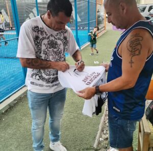 Esteban Paredes Instagram - Todos con José Alonso 💜 Este sábado 10 de febrero a las 19:30 horas se realizará el Bingo solidario para este pequeño que padece Atrofia Muscular Espinal. Para ir en ayuda Esteban Paredes dispuso de una camiseta de San Antonio Unido firmada por él y las figuras lilas y también una de Colo-Colo con la firma del Tanque. 

Está y otras sorpresas estarán a disposición de quienes asistan a este evento solidario que se desarrollará en el Estadio de Huracán de Llolleo.

@juntosxjosealonso
#JuntosXJoseAlonso