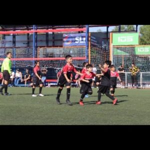 Esteban Paredes Instagram - 🏆 ¡Qué gran partido el que tuvimos ayer contra la escuela cefut linares! 🏆 

👏 Felicitamos a nuestros jugadores de la escuela Ep7 por su esfuerzo, talento y pasión por el fútbol. 👏
 
👍 Demostraron que son un equipo unido, solidario y competitivo. 👍
 
🙌 Agradecemos también el apoyo de nuestra hinchada, que nos alentó desde las gradas. 🙌

 📸 Aquí les dejamos algunas fotos de los mejores momentos del encuentro. 📸