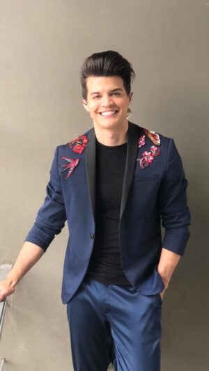 Esteban Velásquez Instagram - 5 anos de @disneybia das melhores experiências da minha vida ✨ gracias a todos por el amor! 
Obrigado @cecimendoncaok @guilhelessa e toda a equipe @disneyplusbr 🫶🏻