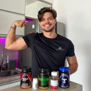 Esteban Velásquez Instagram - Manter hábitos saudáveis é benéfico tanto para a saúde física quanto para a saúde mental, além de melhorar a autoestima e amenizar a depressão e a ansiedade. Agregar vitaminas, suplementos e minerais vão contribuir muito nesse cuidado, por isso com @phytusfarma mantenho minha saúde e imunidade em alta, lembrando que eles também possuem produtos para beleza, desempenho físico, emagrecimento e até para o cuidado do seu pet!
Cupom de desconto: Esteban10 ✨