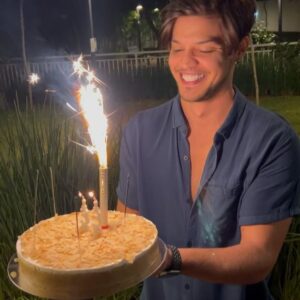 Esteban Velásquez Instagram - 05/06/2023 ✨33
Gracias por todo el cariño 🫶🏻
Obrigado para os envolvidos amo vocês 🫀
