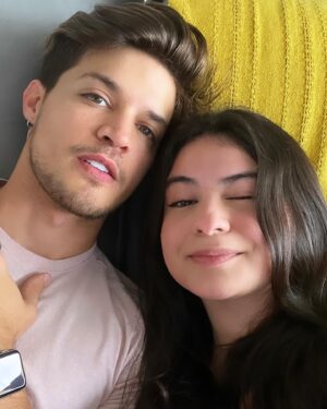 Esteban Velásquez Instagram - Conocí mi primer amor con casi 13 años y hoy ella está cumpliendo 20, te amo infinitamente ✨ @paulinavelasqueza 🤍 Feliz Cumple 🎂