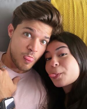 Esteban Velásquez Instagram - Conocí mi primer amor con casi 13 años y hoy ella está cumpliendo 20, te amo infinitamente ✨ @paulinavelasqueza 🤍 Feliz Cumple 🎂