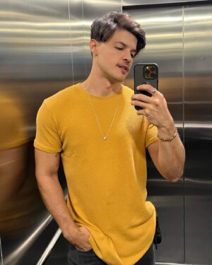 Esteban Velásquez Instagram - Workday @disneyplusbr ✌🏻