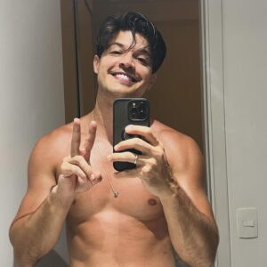 Esteban Velásquez Instagram - ✌🏻😁