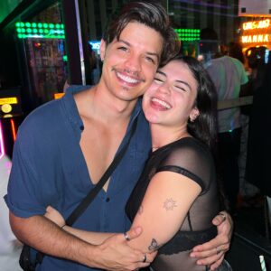 Esteban Velásquez Instagram - Que bom é ter você perto de mim! 
Te amo @paulinavelasqueza ♥️