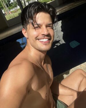 Esteban Velásquez Instagram - Eita, que calor! 🥵