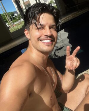 Esteban Velásquez Instagram - Eita, que calor! 🥵