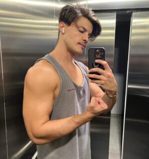 Esteban Velásquez Instagram - Mirrors & 😗✌🏻