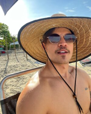 Esteban Velásquez Instagram - Fim de semana ✌🏻🫀☀️🏖️