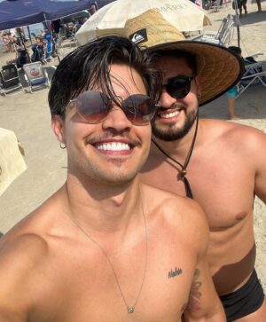 Esteban Velásquez Instagram - Fim de semana ✌🏻🫀☀️🏖️