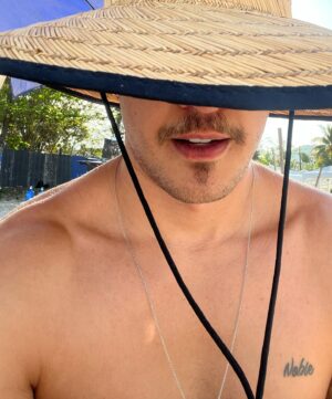 Esteban Velásquez Instagram - Fim de semana ✌🏻🫀☀️🏖️