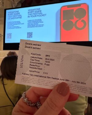 Ester Geislerová Instagram - Vary k sežrání! Děkuju živote!
Oběd na rozloučenou, lišky alio olio🧡
Nejsilnější film, který jsem viděla @zivotksezrani 
Setkání herců a agentur-> @actorsmap & @ladislavkrapek 
Objev měsíce -voňavé sandále Melissa
You& Me
Po roce zase u @ivanatoky 🌸🫂
Prameny a kapesní sosátko🫖
Večerní válení a řízky🍿🍹
Zastávka v Média Centru @2mediacz a pozvání všem!
#kviff