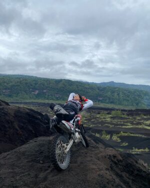 Ester Pantano Instagram - Wanderlust ✨

Dall’Etna al Kintamani, 
basta poco per sentirsi a casa, 
una moto e un vulcano.
