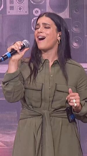 Ester Pantano Instagram - 🎶 “Caccia al tesoro” LIVE sul palco di #Radio2SocialClub, in diretta ORA con Ester Pantano su #RaiRadio2 e sul canale 202 del Digitale Terrestre, lunedì alle 8.45 su @instarai2 📻📺