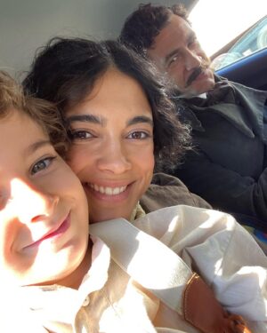 Ester Pantano Instagram - Se si potesse ogni giorno sapere che aspetto avrà l’alba del giorno dopo
non sarebbe degno di essere un nuovo giorno, se si potesse di un incontro sapere se si riavvererà in altre ore di altri giorni allora avremmo in mano tutto il destino 
che mai sarà il nostro.

A tutte le incognite,
al lavoro immenso che c’è 
dietro ogni secondo 
ed ogni inquadratura 
a tutte le persone che amano 
e che sanno condividere.
Non dimenticherò mai 
tutti i luoghi e come mi sono sentita,
le giornate intere sui libri, il mio ricercare verità, le persone che sono diventate famiglia, la Mia famiglia scenica che diventa Famiglia.

Nodi indissolubili.
Grazie Leoni, 
che non potevamo che essere di Sicilia.
( grande amore per i Bagnaroti)
✨✨✨❤️‍🔥

@disneyplusit 
@lotus_production 
@compagnialeone 
@leonefilmgroup

#ileonidisicilia #disneyplus #esterpantano #giuseppinasaffiotiflorio