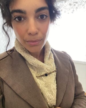 Ester Pantano Instagram - Se si potesse ogni giorno sapere che aspetto avrà l’alba del giorno dopo
non sarebbe degno di essere un nuovo giorno, se si potesse di un incontro sapere se si riavvererà in altre ore di altri giorni allora avremmo in mano tutto il destino 
che mai sarà il nostro.

A tutte le incognite,
al lavoro immenso che c’è 
dietro ogni secondo 
ed ogni inquadratura 
a tutte le persone che amano 
e che sanno condividere.
Non dimenticherò mai 
tutti i luoghi e come mi sono sentita,
le giornate intere sui libri, il mio ricercare verità, le persone che sono diventate famiglia, la Mia famiglia scenica che diventa Famiglia.

Nodi indissolubili.
Grazie Leoni, 
che non potevamo che essere di Sicilia.
( grande amore per i Bagnaroti)
✨✨✨❤️‍🔥

@disneyplusit 
@lotus_production 
@compagnialeone 
@leonefilmgroup

#ileonidisicilia #disneyplus #esterpantano #giuseppinasaffiotiflorio