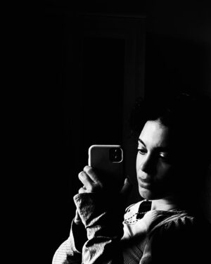 Ester Pantano Instagram - Se si potesse ogni giorno sapere che aspetto avrà l’alba del giorno dopo
non sarebbe degno di essere un nuovo giorno, se si potesse di un incontro sapere se si riavvererà in altre ore di altri giorni allora avremmo in mano tutto il destino 
che mai sarà il nostro.

A tutte le incognite,
al lavoro immenso che c’è 
dietro ogni secondo 
ed ogni inquadratura 
a tutte le persone che amano 
e che sanno condividere.
Non dimenticherò mai 
tutti i luoghi e come mi sono sentita,
le giornate intere sui libri, il mio ricercare verità, le persone che sono diventate famiglia, la Mia famiglia scenica che diventa Famiglia.

Nodi indissolubili.
Grazie Leoni, 
che non potevamo che essere di Sicilia.
( grande amore per i Bagnaroti)
✨✨✨❤️‍🔥

@disneyplusit 
@lotus_production 
@compagnialeone 
@leonefilmgroup

#ileonidisicilia #disneyplus #esterpantano #giuseppinasaffiotiflorio