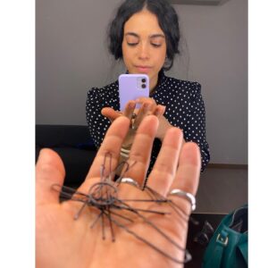Ester Pantano Instagram - Mai si è amato tanto.
Parola di vita.
Mai si è così coesi raggiunto un luogo e vissuto, 
mai lo si è davvero abbandonato.
Abitare è saper farsi abitare.
Che cosa sei stata Giuseppina, quanto di te non mi lascerà mai, siamo intessute l’una nella trama dell’altra.
Che belle giornate, a cavallo fra i secoli, stanchi mai di amare, stanchi mai di sentire, senza giudicare che fosse bella o brutta questa emozione, purché vivi.

E vivi siamo rimasti, rimasti tali, pur nella morte.

Grazie Florio, grazie @stefania_auci per averci fatto rivivere tutti ❤️‍🔥✨

Ester

@paologenoves 
@disneyplusit 
@compagnialeone 
@leonefilmgroup 
@lotus_production 

@alessiafanzon 
@stefano_chiappi_management 

#ileonidisicilialasagadeiflorio 
#giuseppinaflorio #ileonidisicilia #stefaniaauci #esterpantano #disneyplus