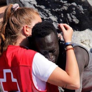 Esther Garrel Instagram - Nous pensons que les gens comme Luna participent à construire un monde meilleur, merci Luna  #graciasluna @cruzrojaesp