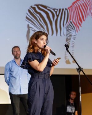 Esther Garrel Instagram - Grand Prix So long, My Son de Wang Xiaoshuai, Prix du Jury Ray & Lise de Richard Billingham💛
👔 @tarajarmon