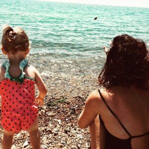 Esther Smith Instagram - beach bums 2018 🏖🦀☀️💛