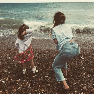 Esther Smith Instagram - beach bums 2020 🐠🦀✨