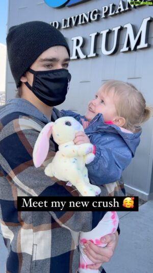 Ethan Fineshriber Instagram - Spent the morning with the coolest kid ever at @thelivingplanet and I think she likes me lol. @itssss_chloeee watch out.  You have competition 🤣. Love both my girls. She’s the coolest 2 year old on the planet. #livingplanetaquarium #ethanfineshriber #ninjakid #utahyoutuber #utahinfluencer #bestdateever #utahcheck