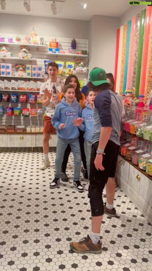 Ethan Fineshriber Instagram - This is the behind the scenes. See the final version on @sharpefamilysingers account! Love working with these guys!! They're the best! #sharpefamilysingers #ethanfineshriber #clamourcon