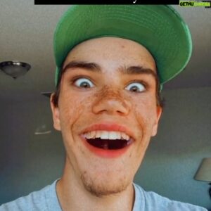 Ethan Fineshriber Instagram - Am I right tho?! #cameronboyce #cameronboyceedits #cameronboyceedit #ethanfineshriber #celebritydoppelganger #cameronboycelookalike