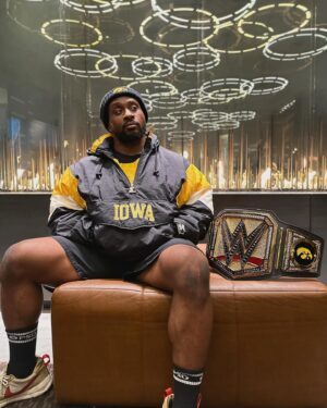 Ettore Ewen Instagram - Hawkeyes! I said I’d see you in Indy and I wasn't kidding... Come join me TOMORROW at the @Discover Locker Room for the Big Ten Fan Fest at the Indiana Convention Center from 2-3pm. #GoHawks! #DISCOVERB1G #Ad
