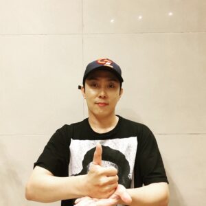 Eun Ji-won Instagram - 안녕하세요! 젝스키스 은지원입니다.
JK형님 @drunkentigerjk 덕분에 의미 있는 #덕분에챌린지 에 함께 하게 되어 기쁩니다.

코로나19에 맞서 밤낮없이 헌신해주시는 의료진분들과 관계자분들께 진심으로 감사와 존경을 표합니다.

하루 빨리 힘든 시기가 지나고 행복한 일상을 되찾을 수 있기를 바랍니다!

사랑하는 우리 식구 승윤 @w_n_r00 그리고 제이워크  재덕 @dtizsli 수원 @suwonjang 따뜻한 마음에 동참해주세요  #의료진덕분에 #덕분에챌린지 #덕분에캠페인