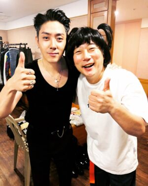 Eun Ji-won Instagram - 고마운 우리형 👧🏻 슬슬 닮아가는것 같기도 하고👍🏽
#은지원 #이수근  #ONFIRE #160 #키컸으면