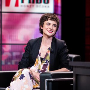 Eva Podzimková Instagram - Herečka Eva Podzimková řeší věci za ostatní, ale oni z toho z nějakého důvodu nejsou šťastní. I když přesně ví, co mají dělat. Aktuálně ji můžete vidět v seriálu Sedm schodů k moci, ve kterém hraje od krku nahoru. 😆

📺 @primaftv 📅 úterý 28. 3. ⏰ 21:35

📷 @tshine.photo 

🎭 @svandovodivadlo 

#7PaduHonzyDedka #HonzaDedek #7PaduHD #TalkShow #Rozhovor #Prima #PrimaTV #SvandovoDivadlo #PrimaFTV 
#HonzaDedek7Padu #ZdenekGodla #EvaPodzimkova #VojtechVodochodsky #KubaRyba