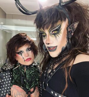 Evah Destruction Instagram - We are the weirdos mister 🖤

Spending the weekend with my furry trash sister @astrudaurelia was such delight uwu
