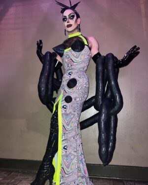Evah Destruction Instagram - Last night was definitely she/her

Dress and boa by @emmasisdesigns 🖤
Hair by @hatzbycarlos 🖤