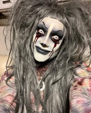 Evah Destruction Instagram - You can bury my body..but I’ll never die 💀

Let’s necromance into a NEW year baby🖤