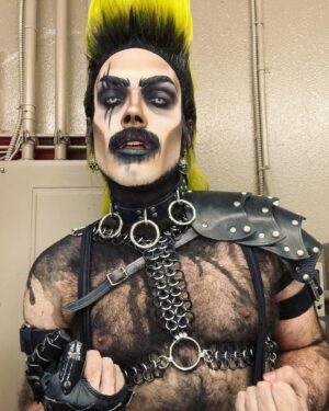 Evah Destruction Instagram - Let’s rumble bitch 😈👊🏻💥

My look for judging The Grackle Games at @oilcansatx this week for their WRESTLING challenge 😤

Gaunlet glove by @evanclayton 🖤
Hair by @wigsx 🖤