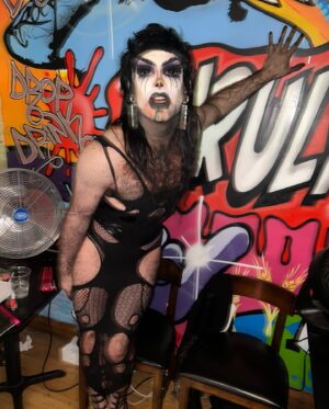 Evah Destruction Instagram - My fur loves a well ventilated garment 💦
Dress by @leak_nyc 🖤
Hair by @dollya.black 🖤
Earrings by @islynyc 🖤
