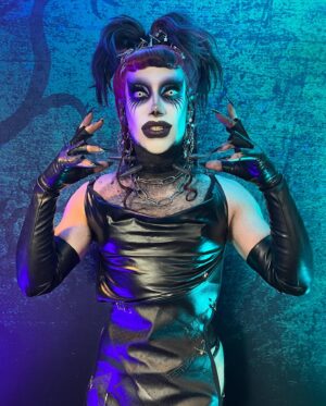 Evah Destruction Instagram - Hell couldn’t hold me so I guess this realm will do 👿

Meet n Greet lewk for The @bouletbrothersdragula Titans World Tour divas 😈

Hair by @ghastlywigsco 🖤
Dress by @emmasisdesigns 🖤
Photo by @earth2elise_ 🥰