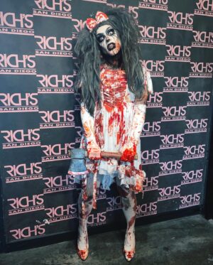 Evah Destruction Instagram - San Diego you were such a fun time at @richssandiego last night!! The show was incredible, thank you @strawberrycorncakes_roche for getting the ghouls together 🖤🖤🖤🖤

Also @hosoterratoma stopping by to grab a drink and catch up was the cherry on top of my night 🥰

Thanks @cubteddybare for the last photo 🖤
