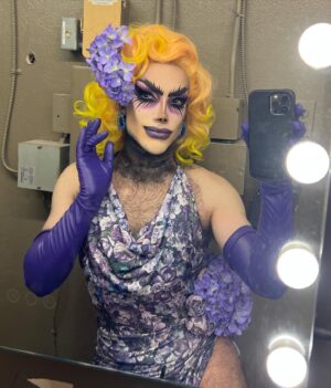 Evah Destruction Instagram - Two back to back gigs last night and remembered to grab a pic in between 😆😅

💜also side note purple and yellow are my absolute favorite complimentary colors💛