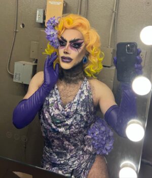 Evah Destruction Instagram - Two back to back gigs last night and remembered to grab a pic in between 😆😅

💜also side note purple and yellow are my absolute favorite complimentary colors💛