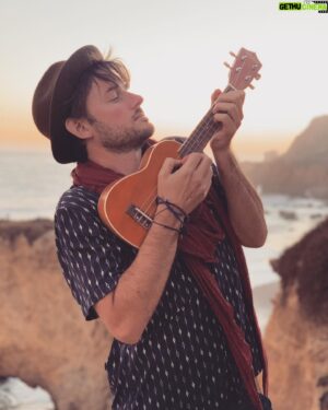 Evan Williams Instagram - ✨✨Cassiopeia is out today. ✨✨

Thank you for being on this unfolding journey with me. 

This is one of my favorite Bright World songs I’ve ever written, and it’s a love song, or a loss song, or both I guess. It started out just me and a ukulele, alone together on the road somewhere between Los Angeles and Nashville. Heart in my throat, flying down the highway but adrift inside. Wondering if I was the only one thinking about “us”. Already knowing the answer. That sneaking suspicion that the only one you think about has begun to blink out, fainter and fainter on the horizon. Pondering why you’re still straining your tired eyes. But that’s the best part of a mirage: Maybe a glimmer is enough. 

I talk a lot about love, it’s beauty, and it’s power. But despite the fullness, many are hard miles, as we hold, grasp, release the hands of lovers on the journey to the center of ourselves. And at the middle of the middle is where we shed our baggage. That’s where our load is light at last. And knowing that the road of love, with twists and turns, will lead us there after all- There’s no reason it shouldn’t be a party. So I say let the horns blare, and let the drums roll. And for God’s sake let us dance. 
Because we’re coming home.
🔆
.
.
Shoutout as always to my brilliant collaborators. Thank you all for your support and subtle genius.
Producer: @justinglasco (and drums and tons of other sounds, you beast)
Mixing: @bryangcook 
Mastering @hansdekline 
Management: @atrynda 
Clarinet: Hideaki Aomori
Trumpet: John Titterington
📸: @jackandjustin 

VIDEO COMING SOON 🤫😘🔆