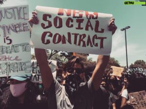 Evan Williams Instagram - #newsocialcontract THE OLD ONE IS BROKEN. Let this be the generation to rewrite the story. May we lead with our hearts, lead with our love that knows we are all the same. While the world is glued to their screens, while we have ground to a halt, let us truly listen, truly feel into a world where equality reigns, and put our heads together to forge a new path forward into a future we’ve only dreamed of.
.
#blacklivesmatter
#endpredatorycapitalism 
#speakupforthevoiceless 
#loveislove
#newstory .
Actionable steps: (Via @maythaalhassen 🙏🏼) .
1. Reach out to your local @showingupforracialjustice (in LA it’s @wp4bl) social media is not a sufficient form of organizing, nor will it give you the training to understand how to show up.
2. More important than trying to craft the perfect viral tweet or IG post, please talk to your family, loved ones, or community that might not understand what is going on or have repeated narratives of “civility”.
3. If you go to protests, take direction from Black leadership.
4. Adopt an active listening practice.
5. READ BOOKS!
❤️