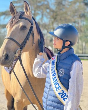 Ève Gilles Instagram - Parenthèse « bien-être »🐴

Merci @societedequitationdeparis pour ce moment privilégié❤️