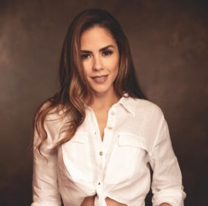 Evelyn Cedeño Instagram - Si lo haces bien, ellos van a hablar, si lo haces mal, igual lo harán ,y si no lo haces también. Así que has lo que te dé la gana!. Pero recuerda que tu derecho termina donde empieza el del otro.