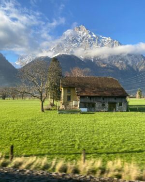 Evelyn Cedeño Instagram - Érase una vez, los Alpes suizos…qué ganas de volver a viajar…